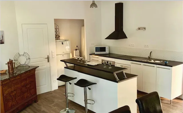 Cuisine et espace conviviaux pour les pauses et les repas.